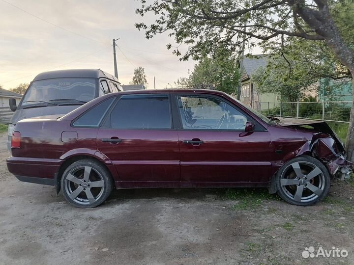 Volkswagen Passat 1.8 МТ, 1994, битый, 294 953 км