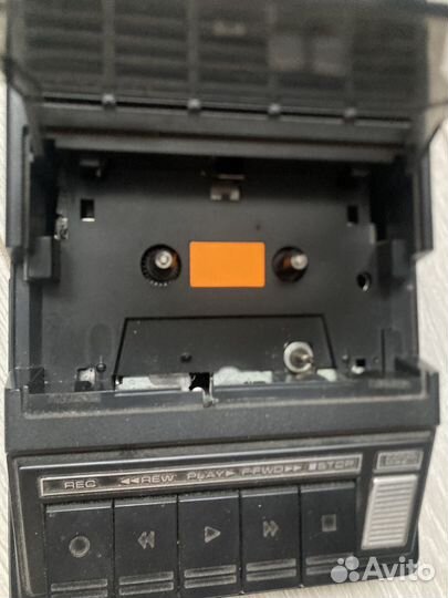 Кассетный магнитофон sanyo переносной 80-90 гг