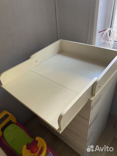 Детская кровать и пеленальный комод