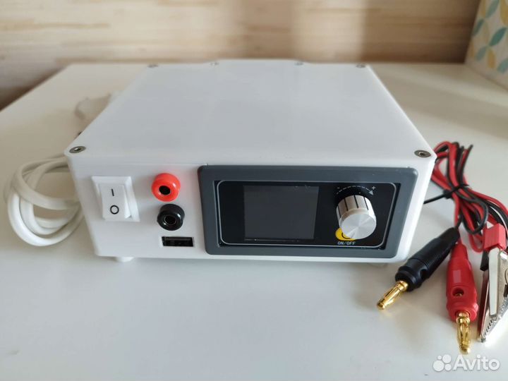 Лабораторный блок питания компактный портативный