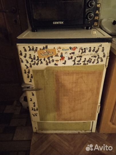 Холодильник, маленький, рабочий