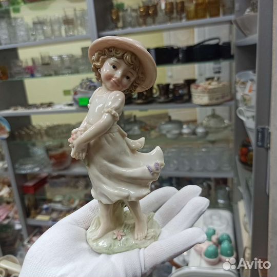 Статуэтка Девочка С Цветами В Шляпе Фарфор Ретро