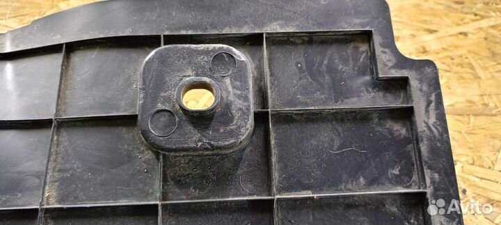 Крышка приборной стойки, левая Luxgen