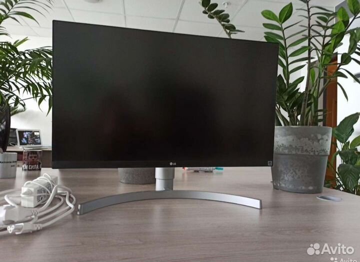 Монитор LG 27UL850-W