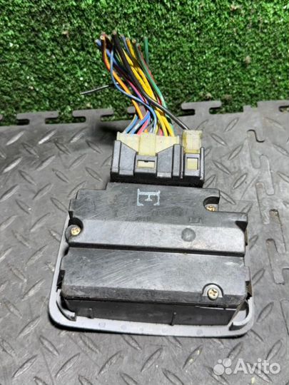 Кнопка стеклоподъемника передняя левая Honda Cr-V