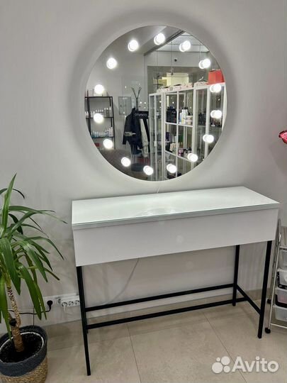 Гримерное зеркало с лампочками