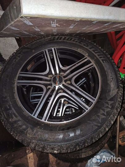 Bridgestone Ice Cruiser 7000 215/65 R16