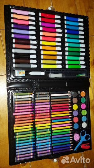 Чемодан с канцелярией