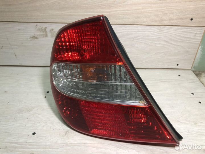 Фонарь фара задняя левая Toyota Camry 30