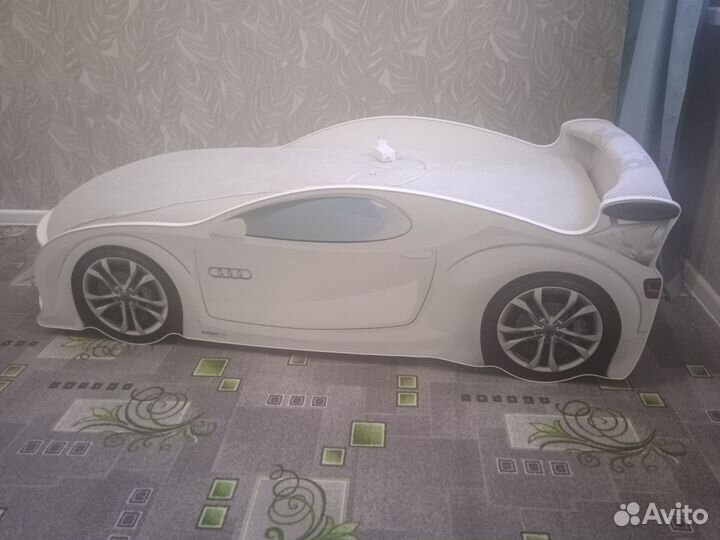 Детская кровать машинка