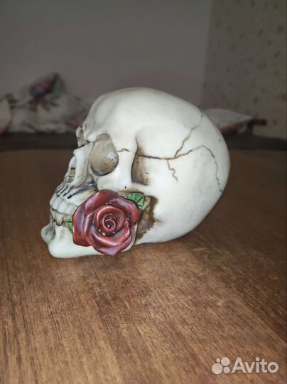 Декор/сувенир фигурка Череп с Розой керамическая