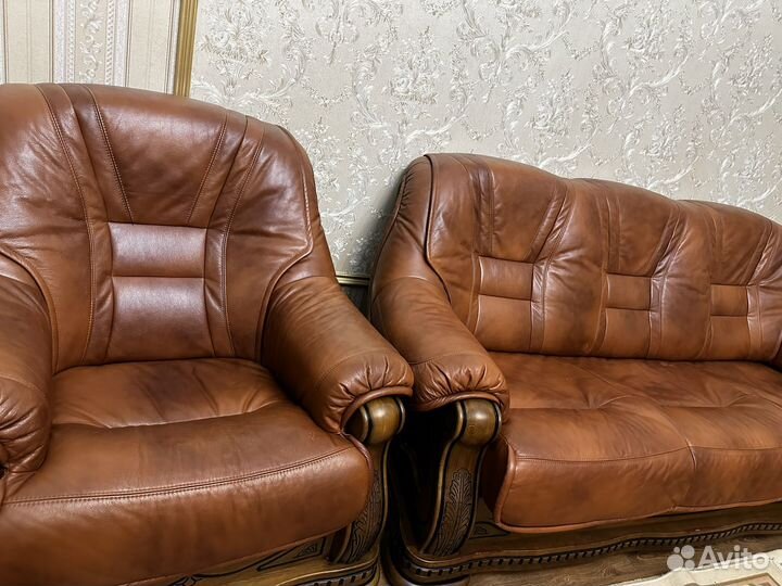 Кожаный диван и кресла