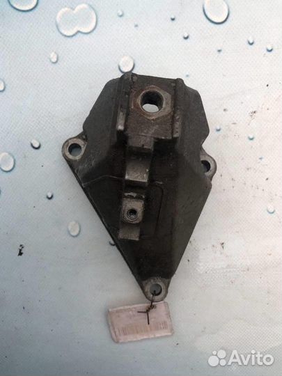 Опора двигателя 4D0199307S