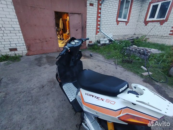 Продаю скутер stels vortex 50