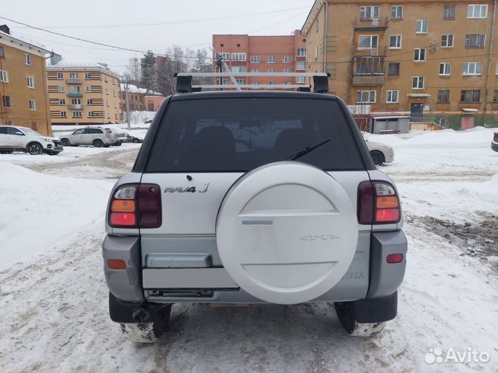 Toyota RAV4 2.0 AT, 1997, 260 000 км