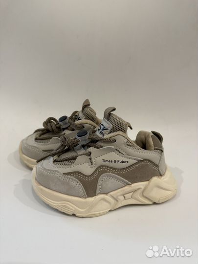 Кроссовки 25