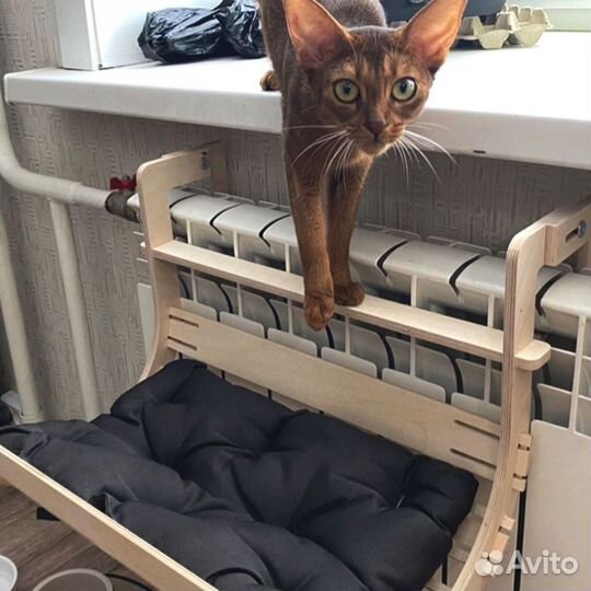 Лежанка для кошки на батарею