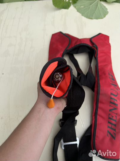 Продам Новые Самонадувающийся спасательные жилеты