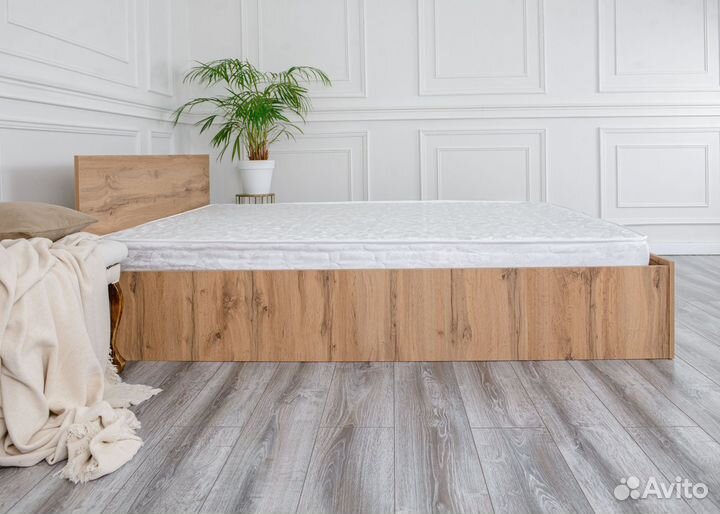 Кровать с матрасом