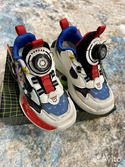 Кроссовки для мальчика 30 р