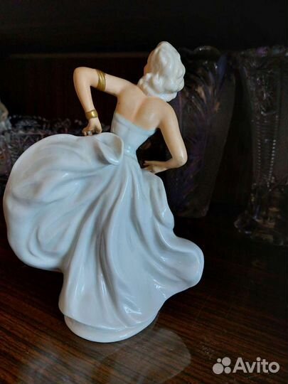 Статуэтка фарфоровая танцовщица. Германия