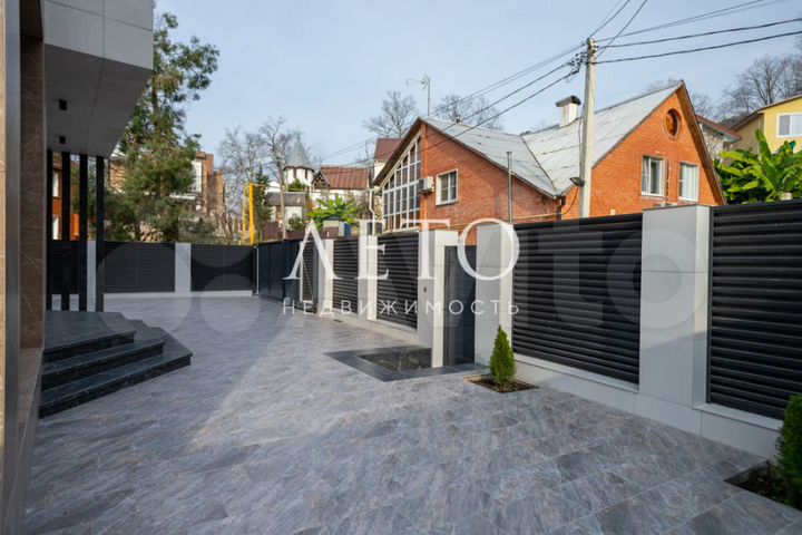 Коттедж 350 м² на участке 7 сот.