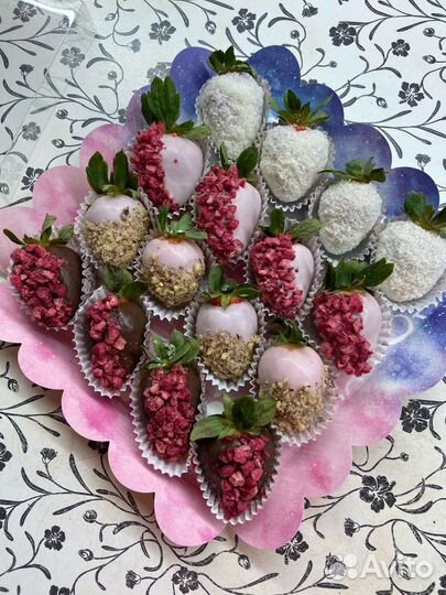 Коробочка клубники в шоколаде