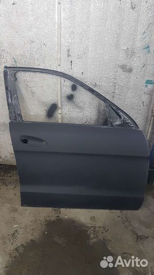 Дверь передняя правая Mersedes Ml166 черная