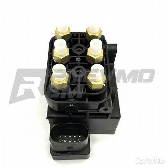 Блок клапанов пневмоподвески Porsche Cayenne