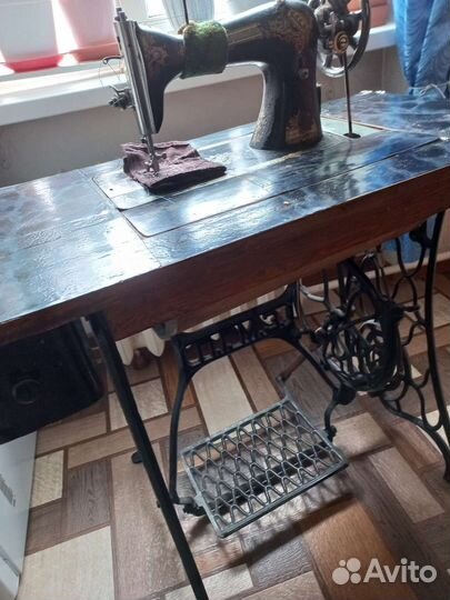 Швейная машина с чугунной станиной