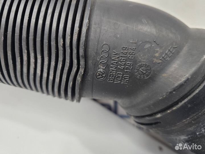 Патрубок воздушного фильтра Volkswagen Passat B6