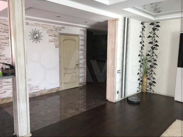 Коттедж 392 м² на участке 9 сот.