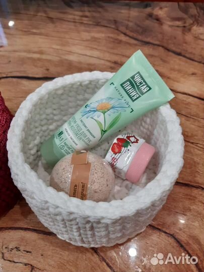 Вязаные корзинки ручной работы