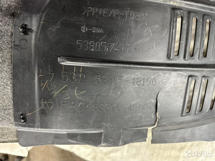 Подкрылок передний правый Lexus Rx 4