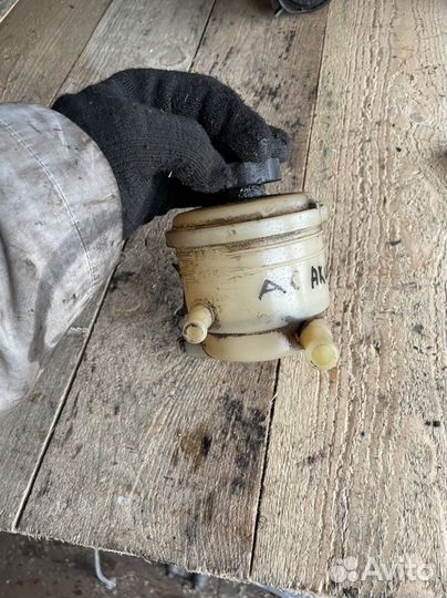 Бачок гура Hyundai Accent