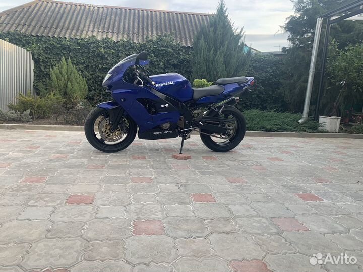 Спортивный мотоцикл Kawasaki ZX-9R