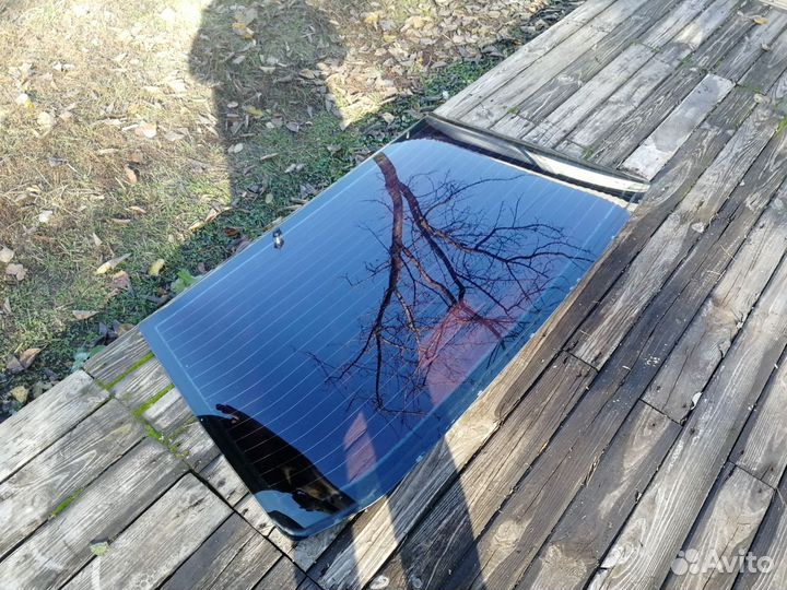 Заднее стекло Mercedes Benz