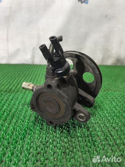 Насос гидроусилителя руля Toyota Cresta GX100 1GFE