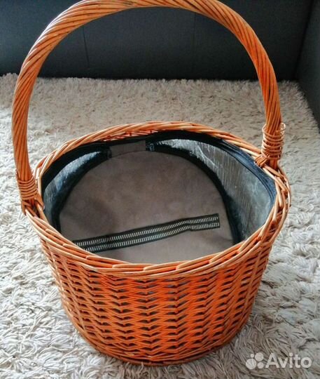 Корзина плетёная - холодильник для пикника