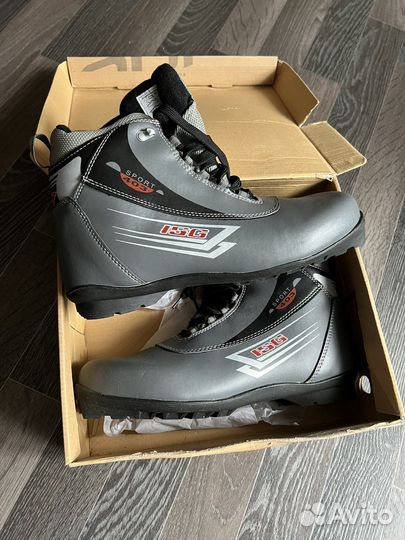 Лыжные ботинки