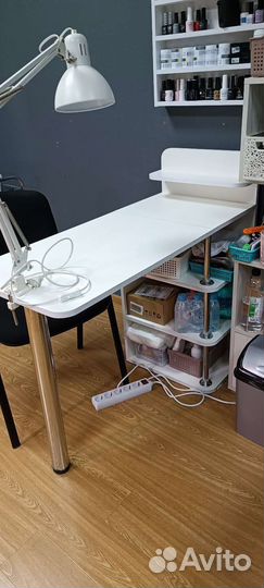 Маникюрный стол