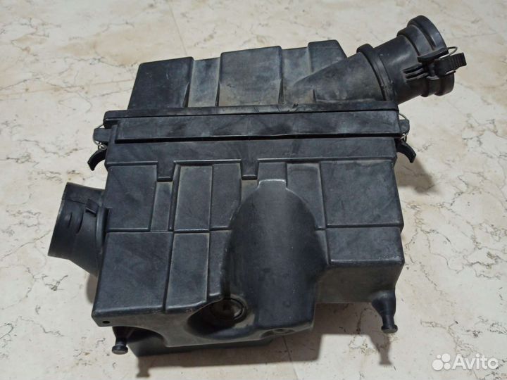 Корпус фильтра на mercedes 124