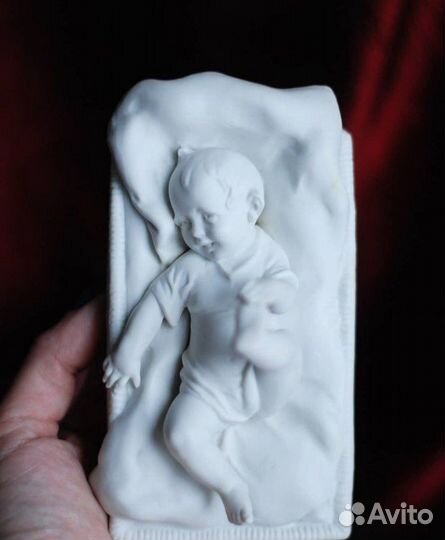 Антикварая старинная Фарфоровая шкатулка с фигурко