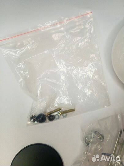 Потолочная люстра с 8 плафонами