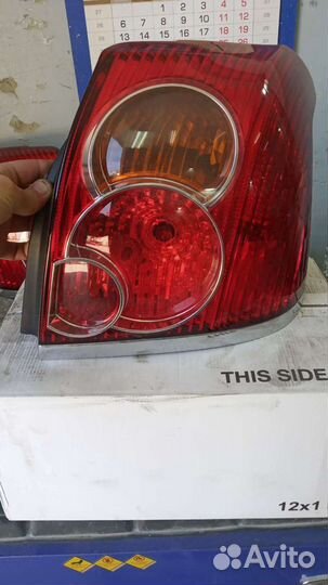Фонари задние Toyota Avensis 2