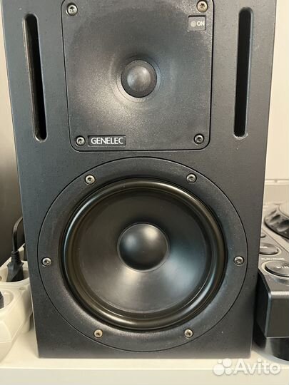 Genelec 1030A, пара студийных мониторов