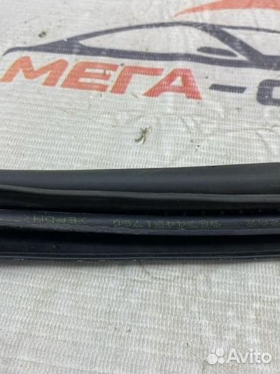 Уплотнительная резинка боковой двери задняя левая