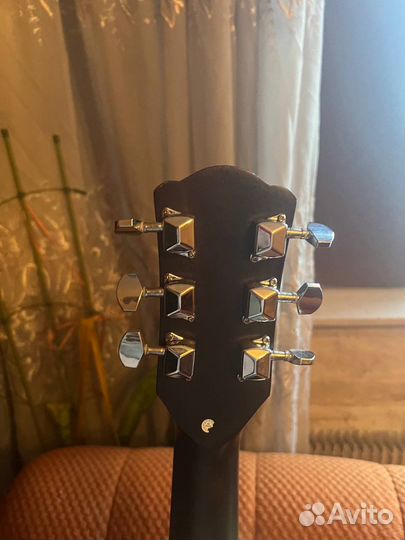 Акустическая гитара