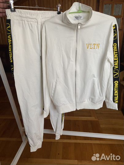 Костюм женский