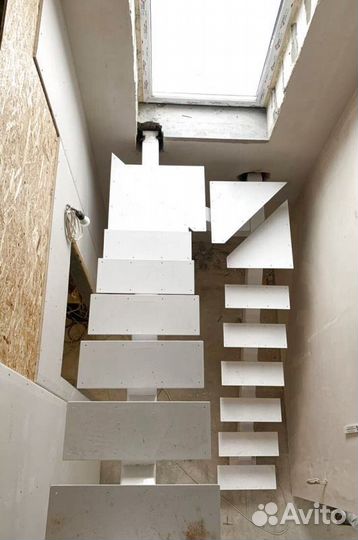 Изготовление лестниц под ключ